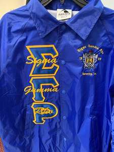 Chaqueta Deportiva Bordada de la Hermandad Sigma Gamma Rho para Mujer |   Chaqueta Cruzada Personalizada Bordada de la Hermandad SGRho para Mujer - Product Image 6