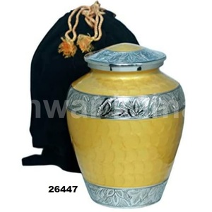 Urne funéraire en métal gravée à la main de conception unique Urne funéraire gravée florale argentée en émail jaune - Product Image 2