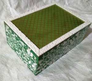 Boîte à bijoux en laiton gravé et résine patinée or avec incrustation bleu noir blanc Boîtes décoratives pour la maison et le bureau - Product Image 5