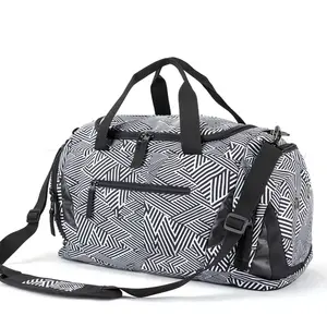 Nouveau 2023 conception OEM ODM Offre Spéciale sacs de mode professionnel blanc Logo personnalisé imprimé grand sac de voyage en cuir Duffle