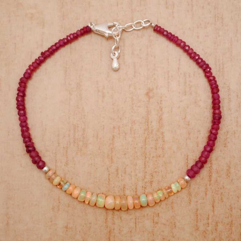 สีแดงและหลากหลาย