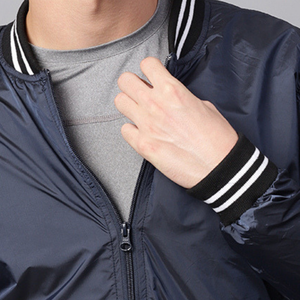 Chaqueta Bomber de satén de alta calidad para hombre al por mayor, estilo deportivo azul marino a prueba de viento personalizado con cuello con capucha para invierno - Product Image 2