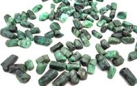Pierre précieuse émeraude verte naturelle Forme inégale Rugueux Mai Pierre de naissance Fabrication de bijoux Belle pierre de Panna Effet optique étoile brute