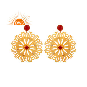 Pendientes Colgantes de Latón con Diseño Filigrana y Baño de Oro de 22k, Joyería al por Mayor con Circonitas y Aventurina Roja - Product Image 1