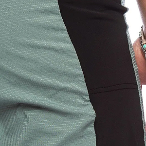 กางเกงขาสั้น2024สำหรับผู้ชายกางเกงขาสั้นผ้าย้อมสีเรียบดีไซน์ลายทางปักโลโก้ตามสั่ง - Product Image 2