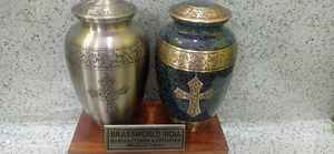 Urna de cremación de latón de estilo americano Suministros funerarios de metal de Brassworld India para adultos - Product Image 5