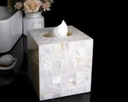 Boîte à mouchoirs en nacre design moderne accessoires de bureau brillants décor porte-serviettes en nacre blanche à vendre - Product Image 3