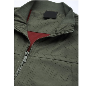 Vestes d'été unisexes de sport d'extérieur personnalisées de haute qualité, imprimées, coupe-vent, écologiques, réversibles, à séchage rapide et respirantes - Product Image 5