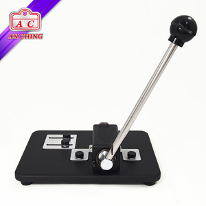 Perforateur de table avec guide de centrage réglable pour cartes PVC - Product Image 5