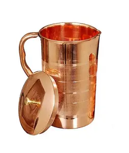Jarra de agua sólida con relieve de cobre puro