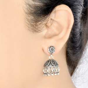 Pendientes Jhumkies de plata de ley 92,5 hechos a mano, joyería de lujo de diseño famoso, NSJ-59 de alta calidad - Product Image 2