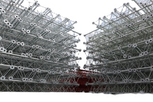 Fabricant de tours en acier à treillis angulaire pour les lignes de transmission électrique, galvanisation à chaud, hauteur de 60 à 180 m, couleur argent - Product Image 3