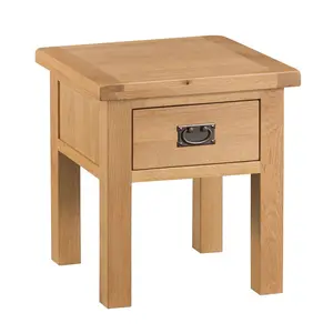طاولة خشبية عتيقة لغرف الأطفال للدراسة من شركة شيستر بأسعار مخفّضة صناعة يدوية ومخصصة