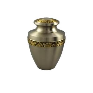 Vente en gros et fournisseurs d'urnes de crémation en laiton étain de luxe et fantaisie pour adultes - Product Image 1