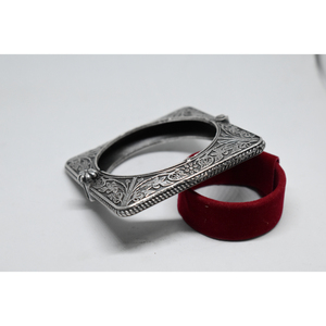 Pulsera de latón de alta calidad hecha a mano para niñas y mujeres, pulsera de plata de última moda con apariencia occidental abierta - Product Image 3