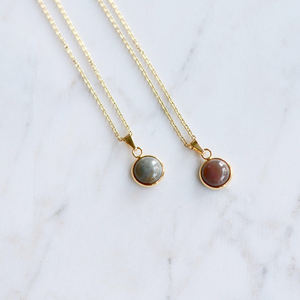 Collier pendentif en pierre de lune arc-en-ciel ronde de 10 mm en argent sterling 925 Bijoux de pierre de naissance de la famille - Product Image 6