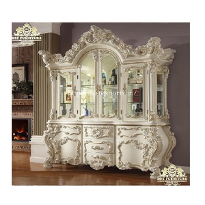 Vitrina de Comedor Formal Tallada de Lujo, Gabinete Victoriano Tallado con Acabado Blanco Brillante, Gabinete Clásico Tallado y Vitrinas - Product Image 1