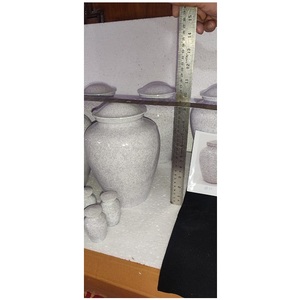 Urna de cremación clásica para cenizas, suministros funerarios de alta calidad de latón hechos a mano, fabricante indio, tasa al por mayor - Product Image 3