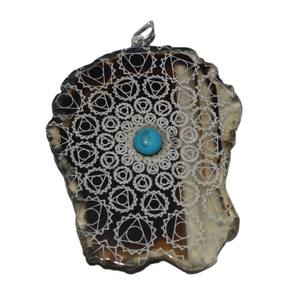 Patrón curativo grabado ágata colgante garganta Chakra rebanada en Feng Shui y estilo de amor para decoración del hogar piedra preciosa tallada - Product Image 1