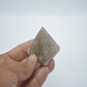 Piedras preciosas de cristal natural de gran calidad, pirámide de cuarzo dorado, hermoso estilo de amor, grabado tallado, producto más vendido - Product Image 1