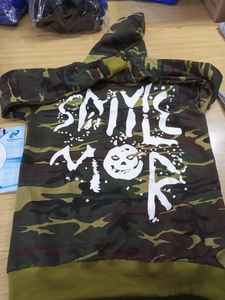 เสื้อฮู้ดแฟชั่นบุรุษ,เสื้อฮู้ดแบบสวมหัวทรงหลวมพิมพ์ลายพรางสีแดงคลาสสิก - Product Image 6