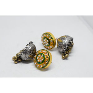 ต่างหูทรงห่วงแบบจhumka ทำมือ ดีไซน์สวยงาม ทันสมัย ปี 2025  ตกแต่งด้วยหินมีนาการี  ผิวด้าน  ทองเหลือง  สองสี  สำหรับเด็กผู้หญิงและผู้หญิง - Product Image 4