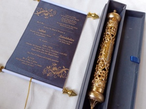 Vacío rollo tubos láser grabado en oro antiguo adecuado para desplazamiento invitaciones - Product Image 4