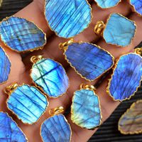 Pendentif Charme Méduse en Granit Labradorite Bleue de Madagascar, Plaqué Argent, avec Tranche de Labradorite, Bijou Chrétien pour Anniversaire