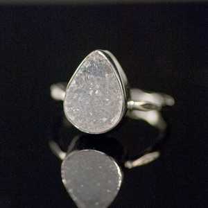 แหวนเงินแท้สีทอง92.5ทำมือรูปหยดน้ำแร่อัญมณีสีขาวขัดเงาขายส่ง - Product Image 2