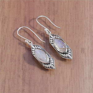 Vente en gros de boucles d'oreilles de créateur en argent sterling 925 ovales naturelles en pierre de lune arc-en-ciel à la mode pour les occasions de fête - Product Image 1