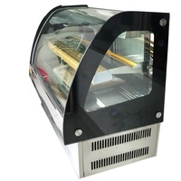 Vitrine réfrigérée commerciale pour gâteaux, 2 niveaux, design ovale avec système de refroidissement par ventilateur