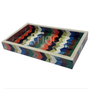 Plateau de service rectangulaire moderne en résine - Product Image 1