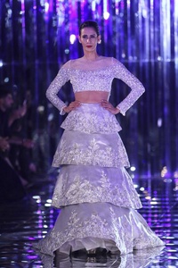 ATIYA LIBAS indien/pakistanais en mousseline de soie robe de soirée de mariage à volants Lehenga broderie lourde motif floral-Fit Flare - Product Image 2