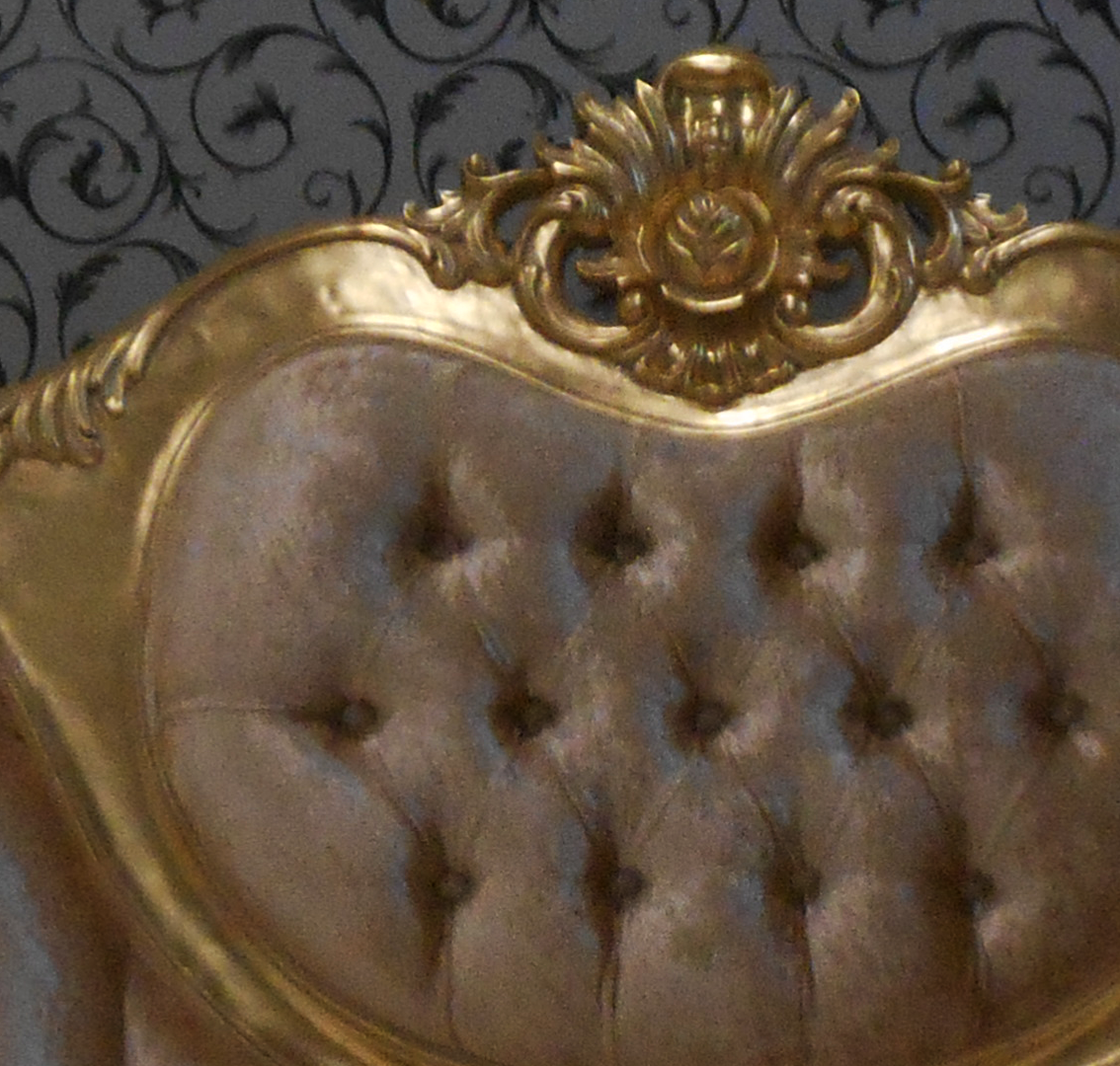 สีขาวและสีทอง