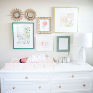 Funda de almohadilla para cambio de bebé, con estampados atractivos - Product Image 1