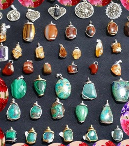 Colgante de gemas multiforma de ojo de tigre de estilo Vintage Celibreted, alambre de Latón chapado en plata envuelto para uso diario - Product Image 1