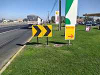 Panneau de signalisation routière solaire LED extérieur, jaune et blanc, clignotant, résistant aux intempéries, visibilité 500 m, lumières prismatiques haute intensité