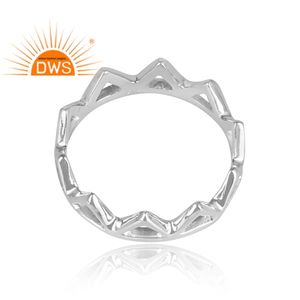 Bague éternelle en argent sterling massif de forme couronne avec finition martelée, fournisseur de bijoux en gros, collection classique - Product Image 3