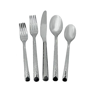 Ensemble de couverts de couverts de conception unique et différente de conception faite à la main de poignée plate de marteau d'acier inoxydable - Product Image 1