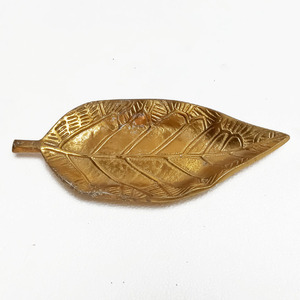 Wholesale Leaf Shape Metal <b>Decorative</b> <b>Plate</b> Handmade Engraved Plant Pattern Nordic Design Dishes & <b>Plates</b> For Home Hotels Table - Product Image 5