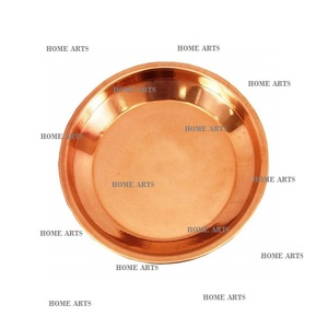 Plat de service en cuivre martelé, design tendance, forme ronde, plateau de service pour chocolats par Home Arts - Product Image 2
