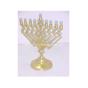 Menorá Israelí Chapada en Oro de Alta Calidad, Diseño Único y Antiguo, para Decoración del Hogar y Uso en la Sala de Estar en Navidad - Product Image 3