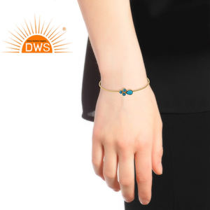 Bracelet en pierres précieuses Turquoise bleu ciel plaqué or jaune Bracelet de manchette de mode Fournisseur de bijoux en laiton indien Collection classique - Product Image 4