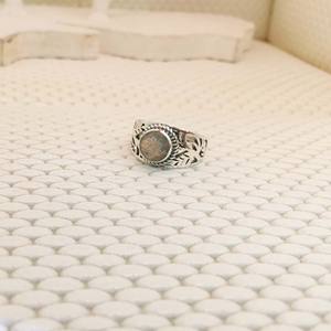 Recién llegado, anillo de piedras preciosas de labradita de Plata de Ley 925 estilo bohemio, ajuste de bisel hecho a mano, acabado de pulido alto, boda azul/fiesta - Product Image 1