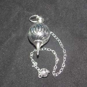 Meilleure vente Pierres précieuses en vrac Pendules à billes en métal naturel et argent disponibles à la vente - Product Image 1