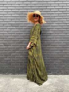 Holiday-Ready Woman's Kaftan hecho a mano Tie-Dye Sexy manga larga tejido hasta el suelo Maxi vestido con cintura natural - Product Image 3