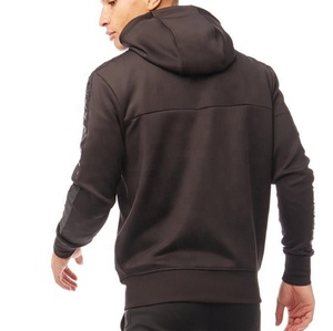 เสื้อฮู้ดซิปผู้ชายทรงเข้ารูป ผ้าซับในเนื้อเดียวกัน 100% ผ้าฝ้าย ระบายอากาศได้ดี เป็นมิตรกับสิ่งแวดล้อม เหมาะสำหรับใส่ออกกำลังกายในฤดูหนาว รับผลิตแบบ OEM ปรับแต่งได้ - Product Image 2