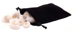 Ensemble de 25 pierres précieuses d'agate blanche faites à la main Elder Futhark Rune sculptée Reiki Healing Chakra Balance Feng Shui Gravé Lettres Pierre - Product Image 5