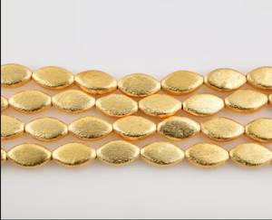 Cuentas planas largas chapadas en oro, cepillado - Product Image 4