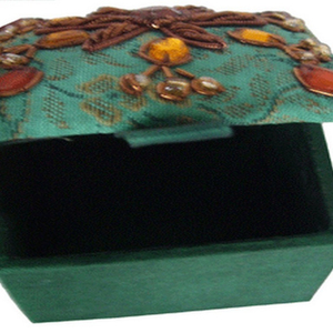 Caja de joyería bordada - Product Image 1